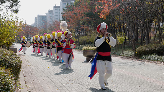 집 앞에서 즐기는