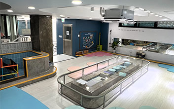 돌봄·놀이 공간으로 변신한 2층 남탕