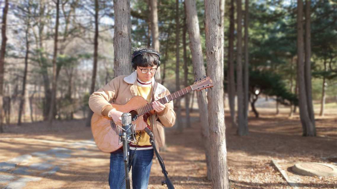 인천대공원에서 녹음과 촬영이 진행된 [참새는 귀여워] 연주 모습