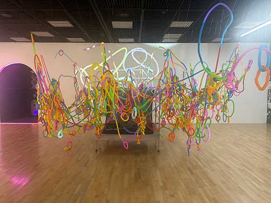 전시 완료 후 다니엘경_Twin Vibes_Trampoline, Plastic Toys, Video installatian ⓒ부평구문화재단