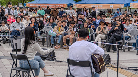 봄꽃콘서트 ‘꽃피나봄’ 버스킹